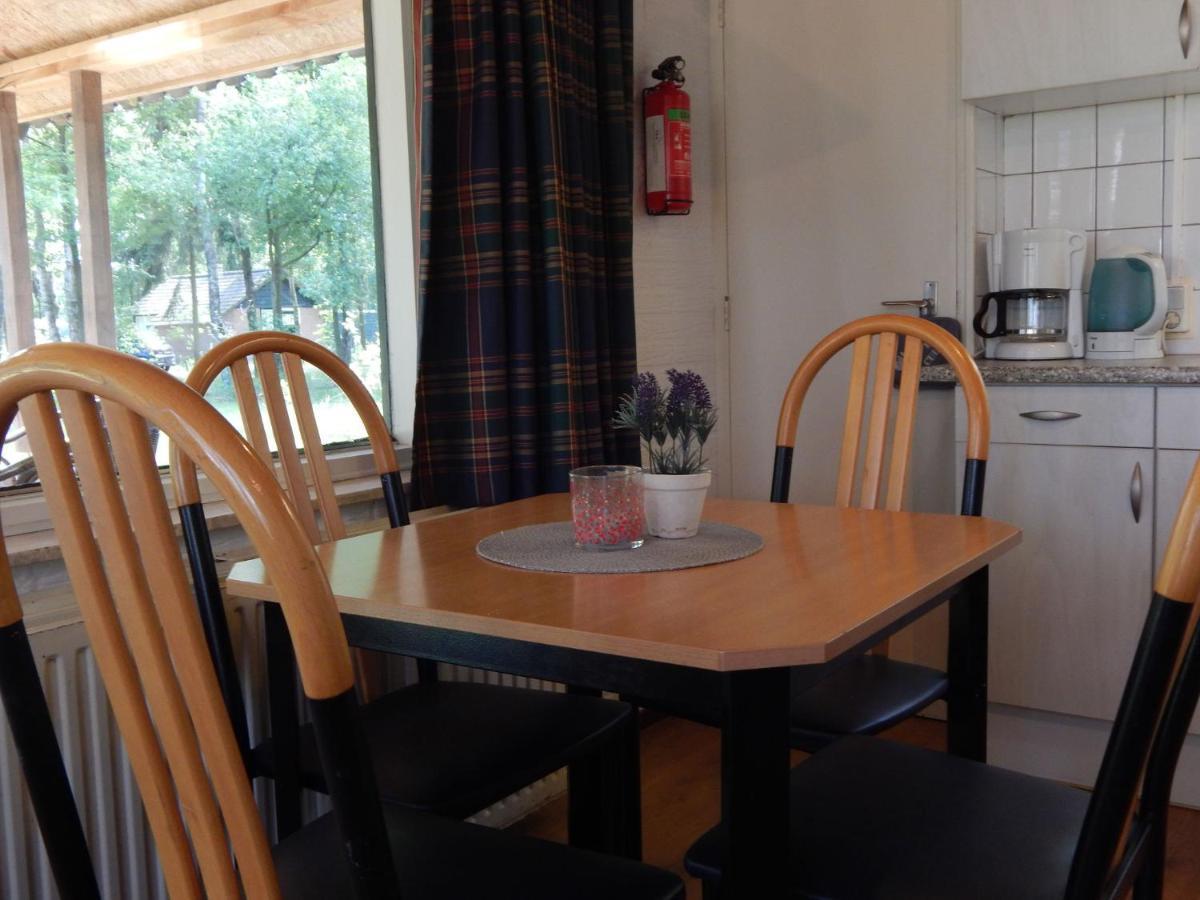 Detached Bungalow With Lovely Covered Terrace In A Nature Rich Holiday Park Stramproy 外观 照片