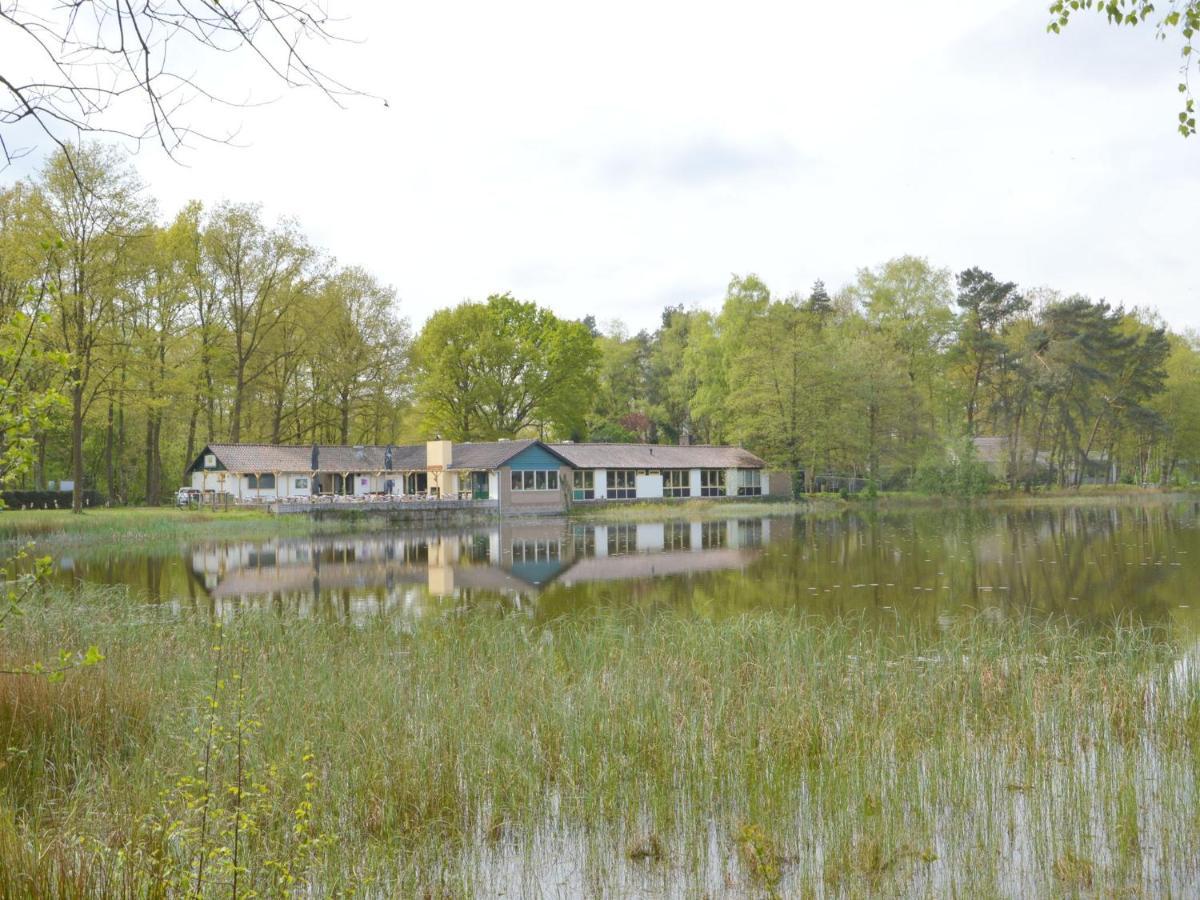 Detached Bungalow With Lovely Covered Terrace In A Nature Rich Holiday Park Stramproy 外观 照片