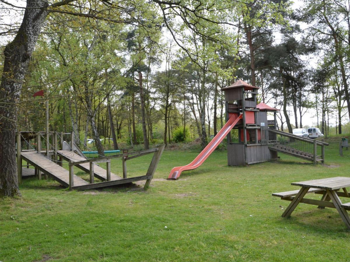 Detached Bungalow With Lovely Covered Terrace In A Nature Rich Holiday Park Stramproy 外观 照片
