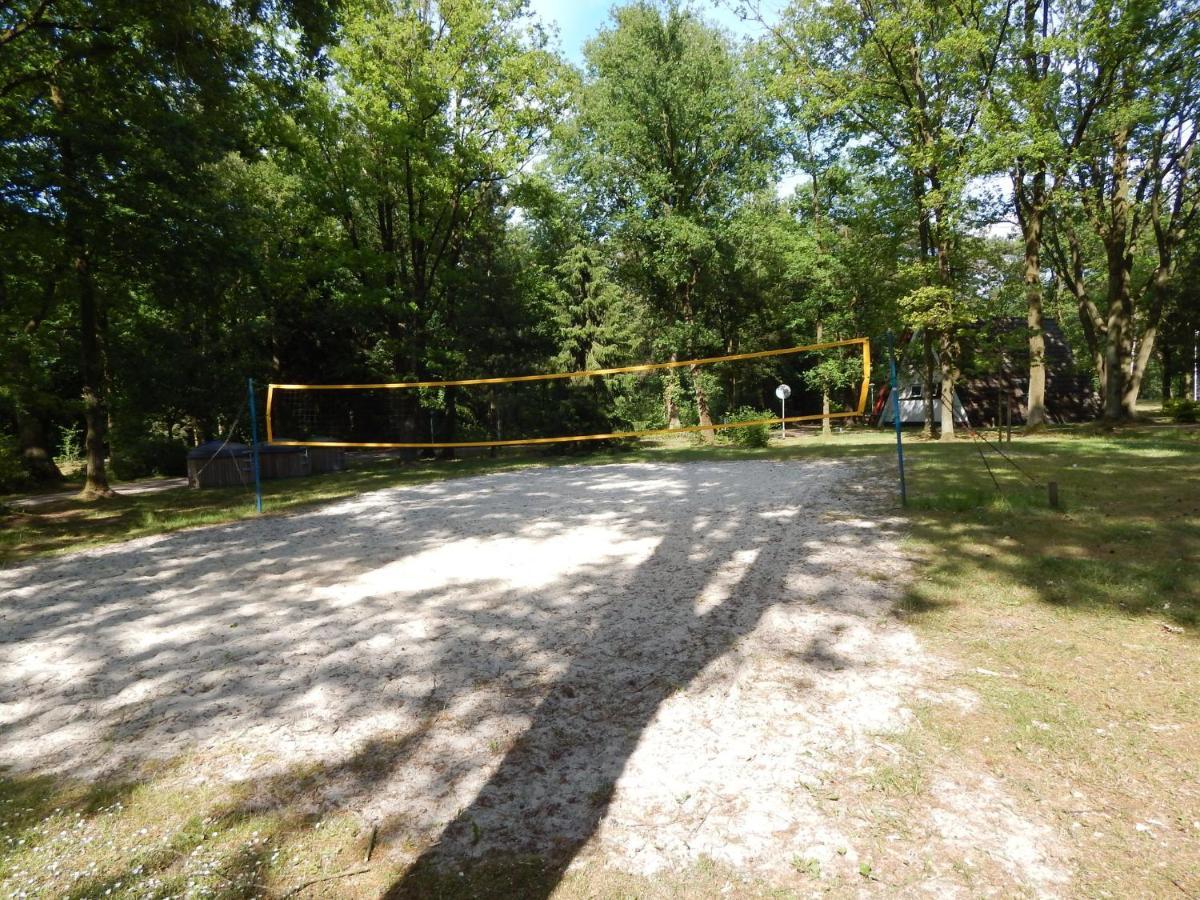 Detached Bungalow With Lovely Covered Terrace In A Nature Rich Holiday Park Stramproy 外观 照片