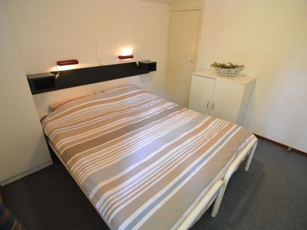 Detached Bungalow With Lovely Covered Terrace In A Nature Rich Holiday Park Stramproy 外观 照片